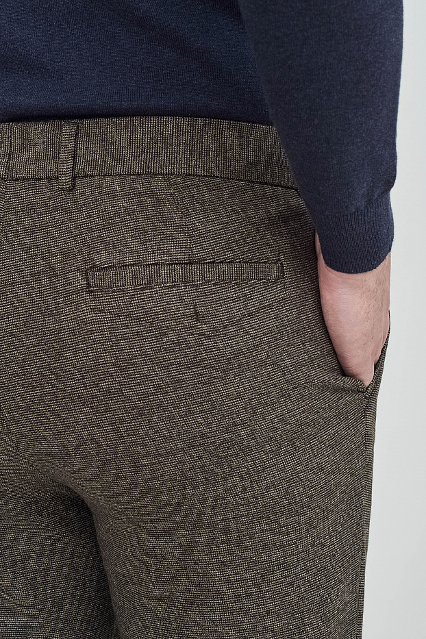 Коричневые брюки из смесовой ткани Slim Fit