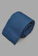 Голубой вязаный галстук
