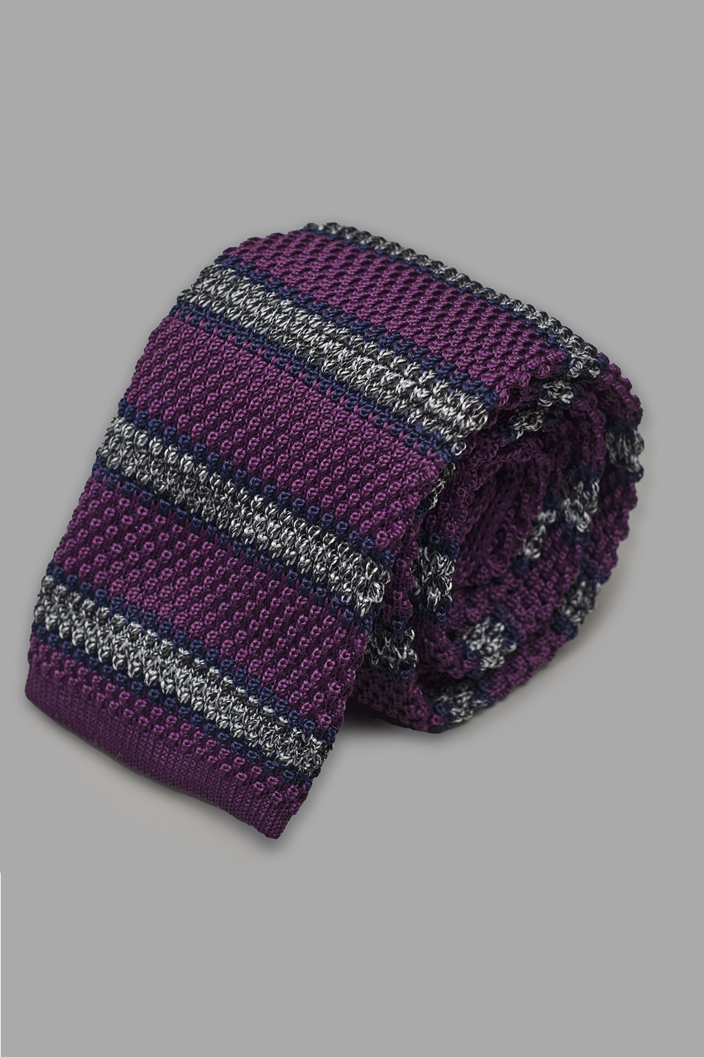 Фиолетовый вязаный галстук в полоску