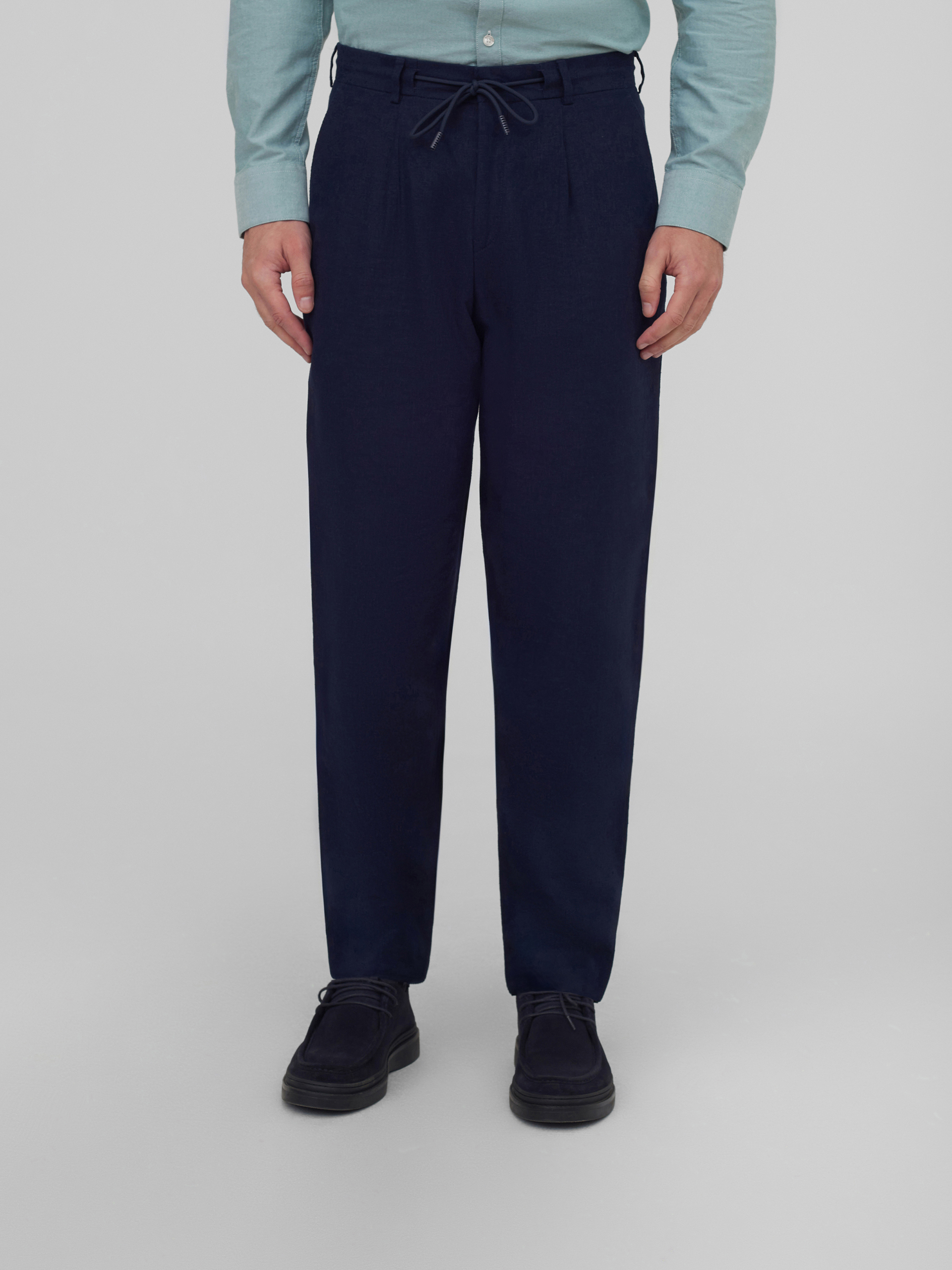 Костюмные брюки из хлопка и льна Regular Fit