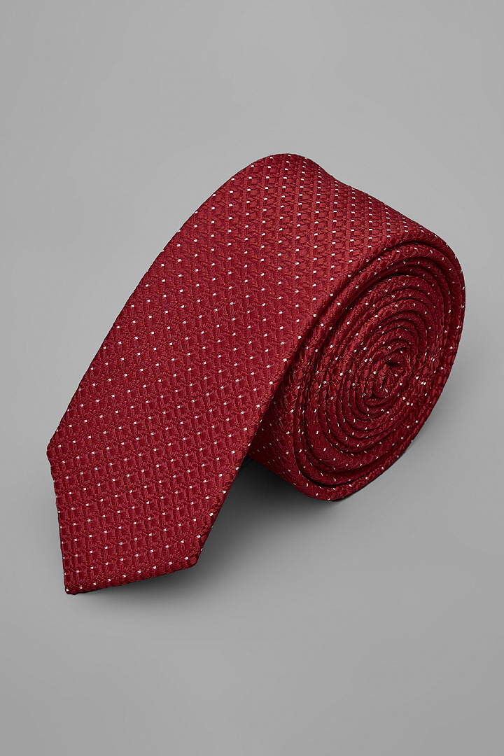 Красный галстук в белую точку