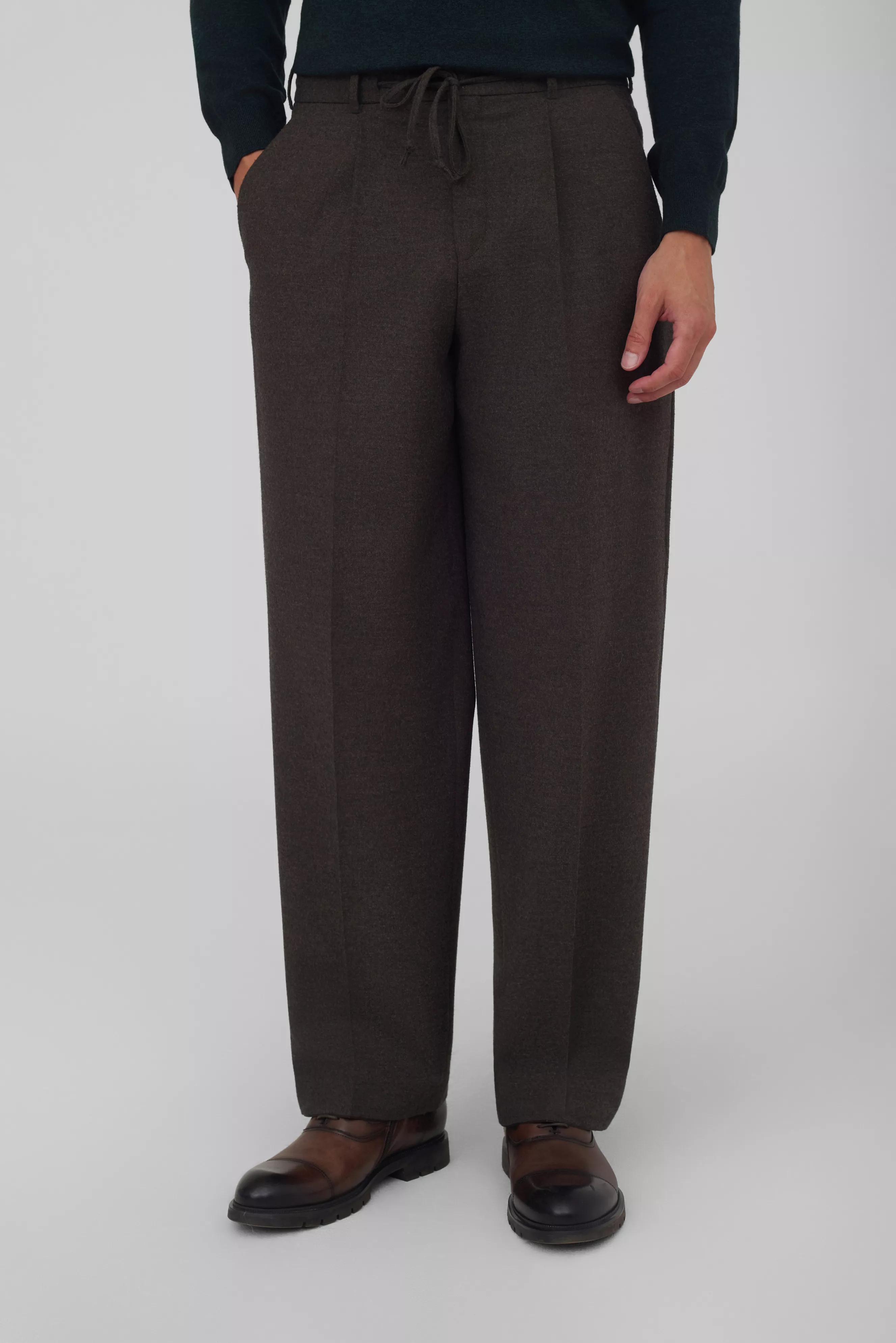 Коричневые брюки в стиле casual