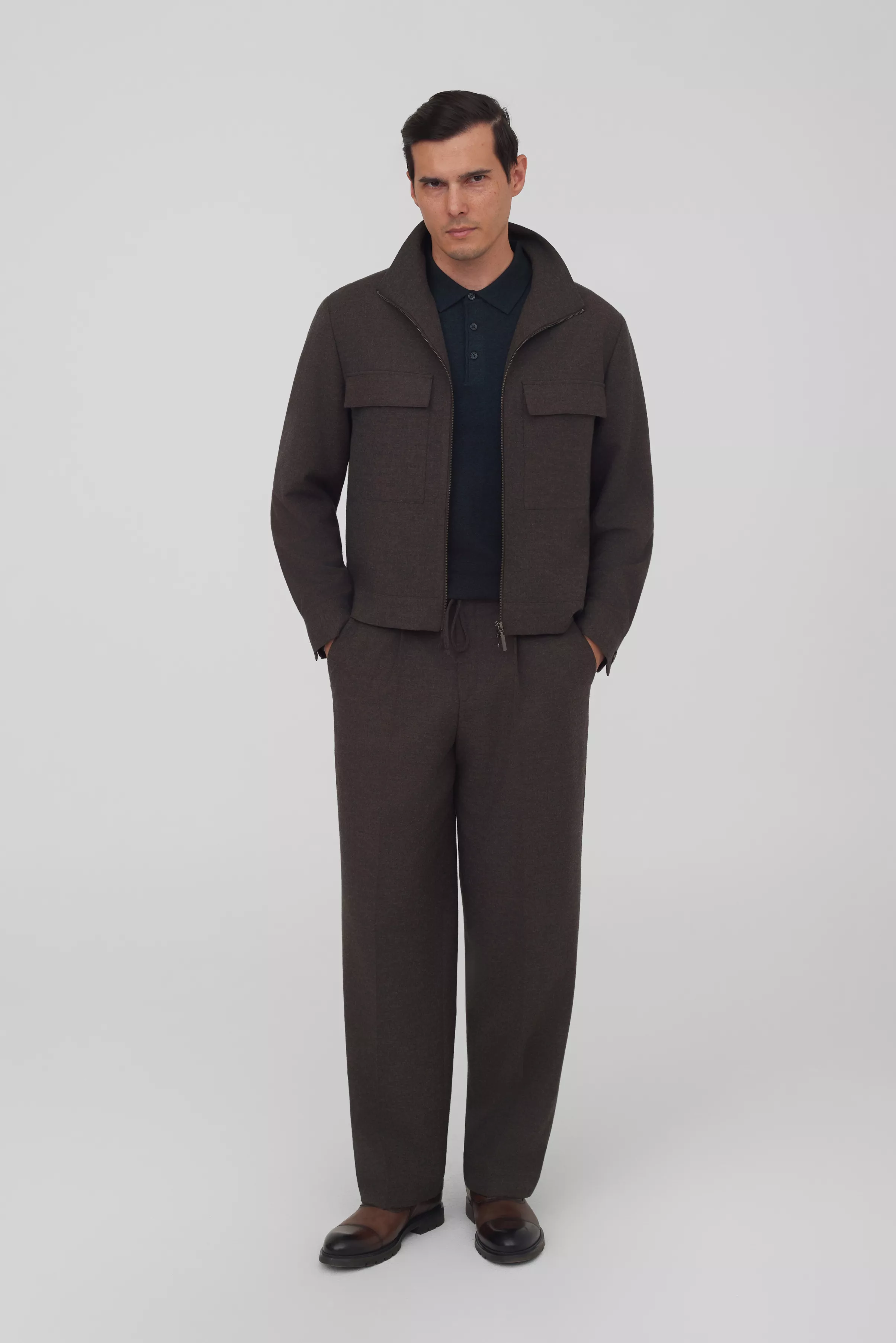 Коричневый пиджак в стиле casual