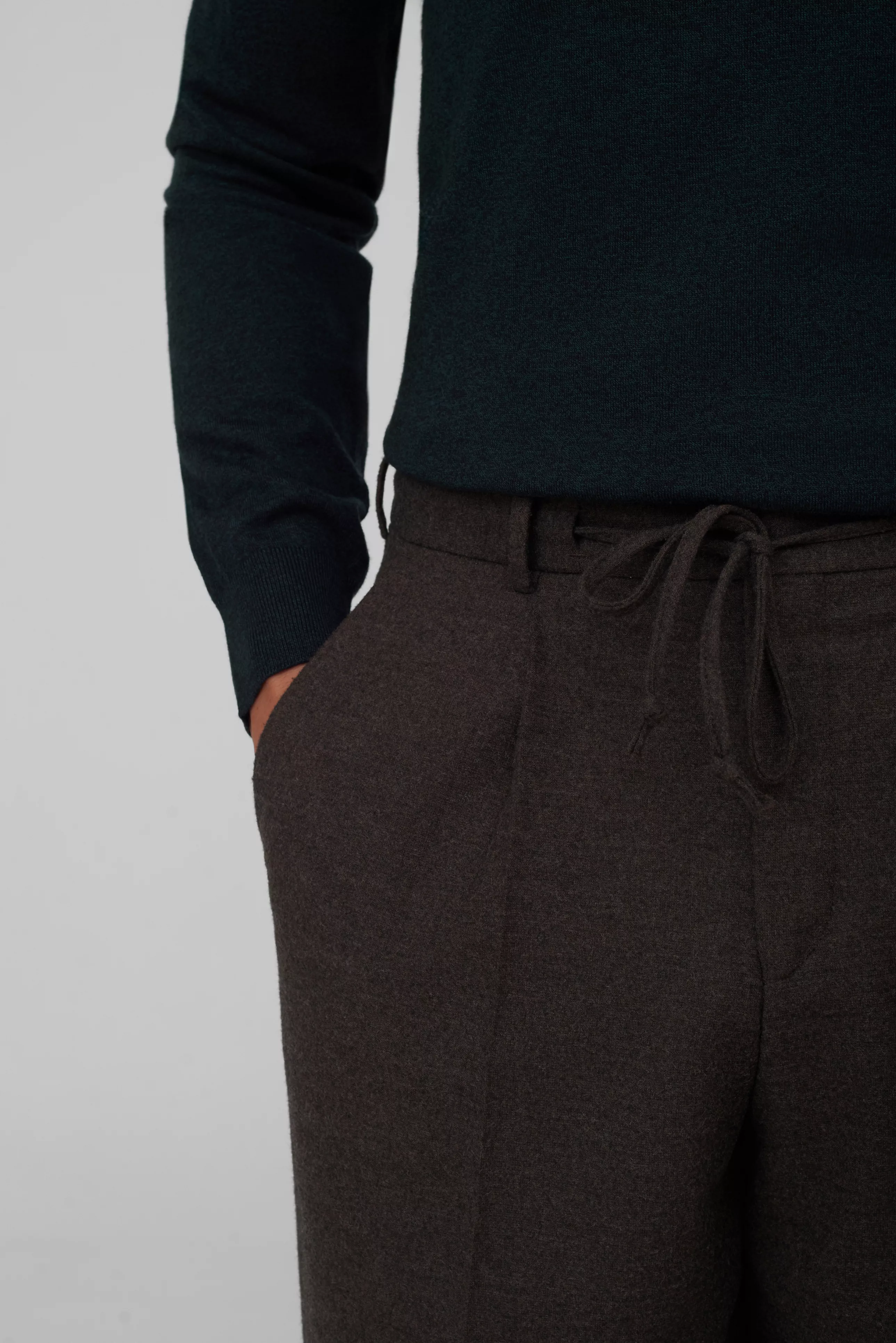 Коричневые брюки в стиле casual